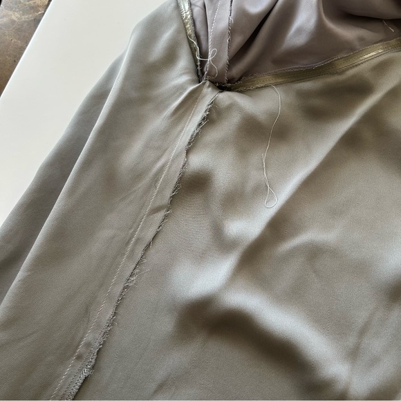 Milly Cindy One-Shoulder Stretch Silk Top in gray size Large. - Picture 13 of 14